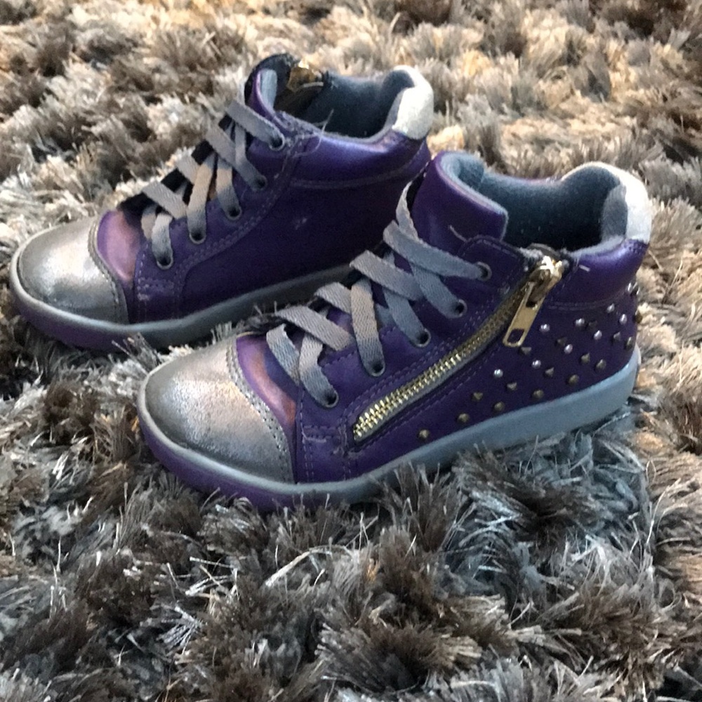 2 pairs of High Top sneakers - Picture 2 of 8